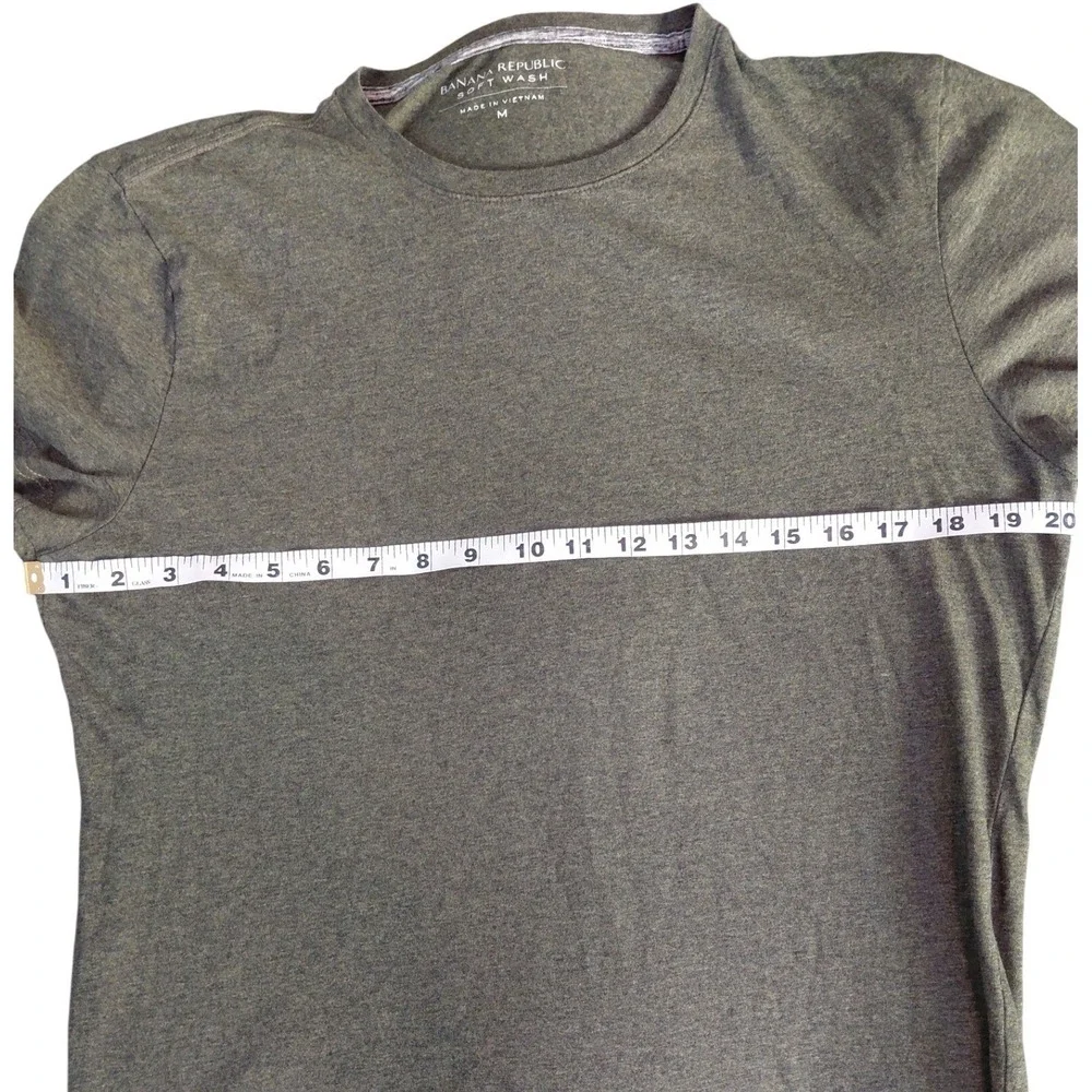 Banana Republic Soft Wash Mens T-Shirt M Olive Green Heather Crew Neck Tee. A354